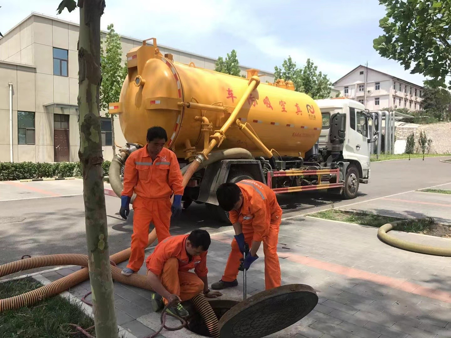 霸州化粪池清理与5-8吨吸粪车施工效率分析
